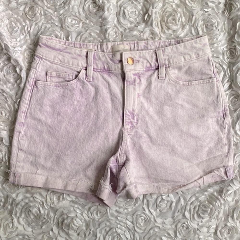 . Universal Threads size 6 purple distressed shorts
